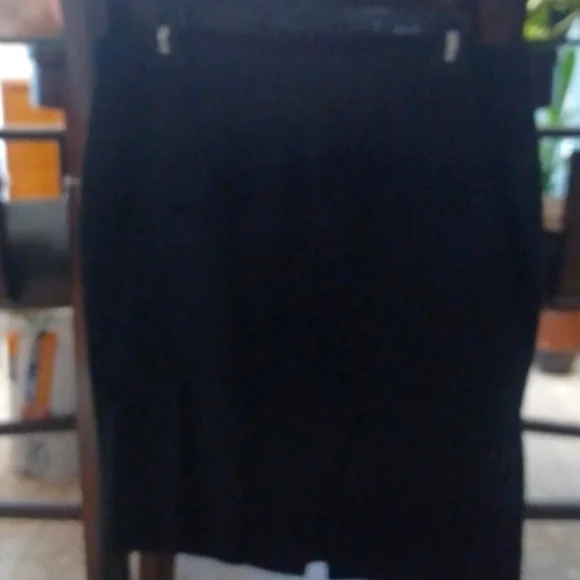 SIZE 10 LUZ CLAIBORNE BLACK SKIRT - Picture 1 of 3